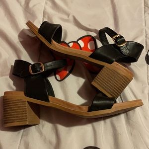 🆕 Low Block Heel Peep Toe 8.5